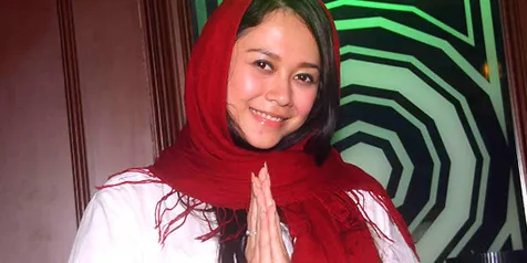 Aura Kasih Tak Mau Dipacari Artis
