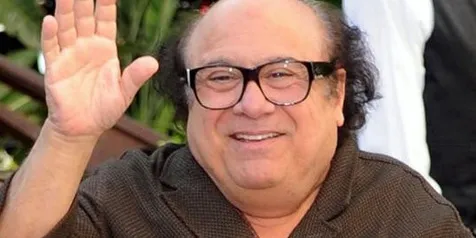 Danny DeVito, Mantan Penata Rambut Khusus Mayat