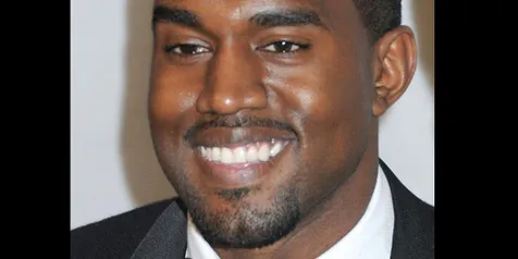 Kanye West Salahkan Gaya Hidup LA Atas Kematian Ibunya