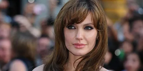 Angelina Jolie Miliki Kulitnya Dengan Tato