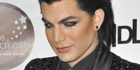 Adam Lambert Bantah Pukul Paparazi