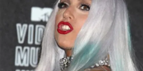 Lady GaGa Tertawakan Kontroversi Baju Daging