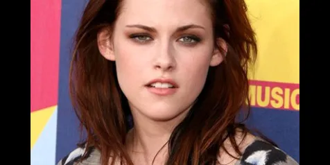Kristen Stewart Bakal Bintangi 'SNOW WHITE'?
