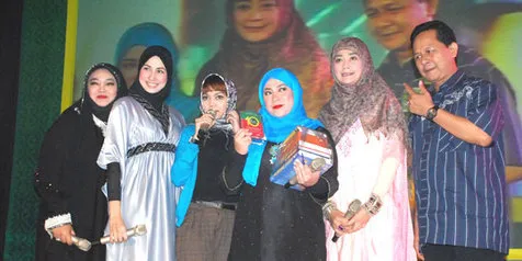 Artis GASS Salurkan Buku ke Yatim Piatu dan Anjal