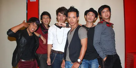 7Sign, Rocker Bergaya Boyband