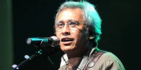 Iwan Fals Kita Harus Tanam Dan Lindungi Pohon Kapanlagi Com iwan fals kita harus tanam dan