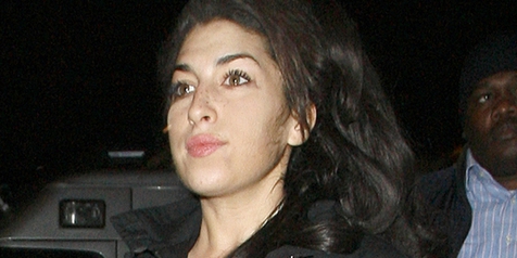 Amy Winehouse Meninggal Karena Kekurangan Alkohol Kapanlagi Com