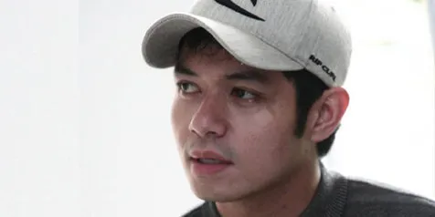 Dude Harlino Belum Pede Nyanyi Profesional