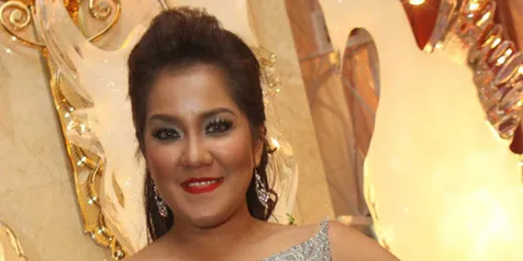 Ivy Batuta Jadi Mc Pernikahan Itu Unik Kapanlagi Com kapanlagi com