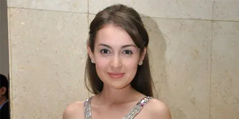Rianti Cartwright Tak Modal Wajah Indo