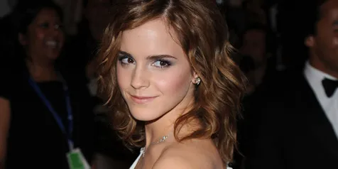Emma Watson - Johhny Simmons Putus?