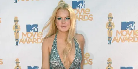 Lindsay Lohan Hanya Dipenjara Selama Empat Setengah Jam