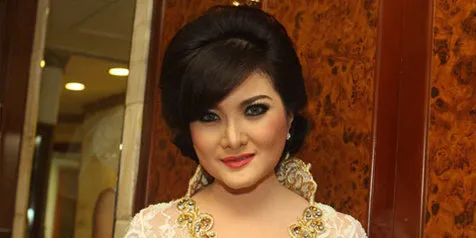 Hamil, Kiki Amalia Tak Takut Pakai High Heels