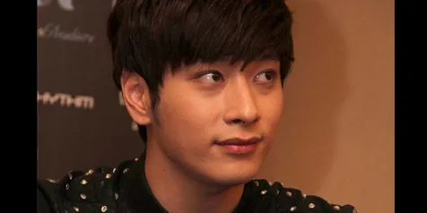 Chansung 2PM Suka Makan Pisang Indonesia?
