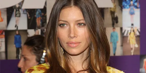 Foto Striptis Jessica Biel Tersebar di Internet