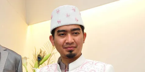 Akad Nikah Ustad Solmed Tertunda Sholat Ashar