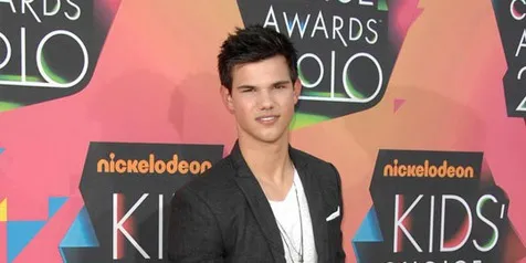 Taylor Lautner Dipaksa Makan Demi 'TWILIGHT'!