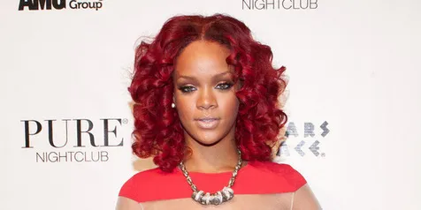 Rihanna Gunakan Lagu Metallica di Album Terbarunya