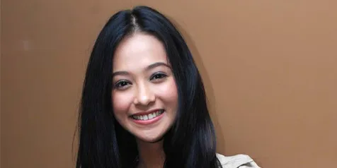 Poppy Bunga Berakting Sekaligus Belajar Agama