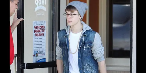 Busyet! Celana Dalam Justin Bieber 