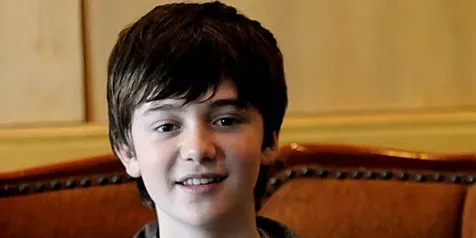 Greyson Chance Coba Makanan Asia