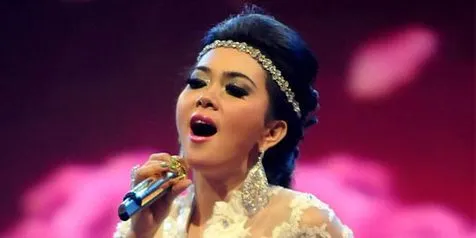 Syahrini Kalahkan Agnes, Afgan dan Anang