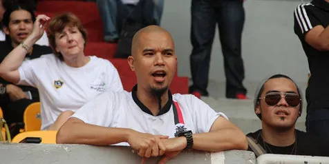 Ahmad Dhani Nikmati Coaching Clinic Beckham