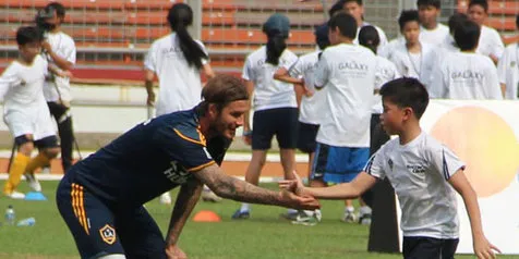 Anak Ahmad Dhani Main Bola Bareng Beckham