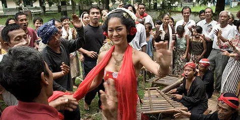 'SANG PENARI' Apresiasi Keberanian Sutradara