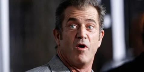 Sebar Aib, Mel Gibson Bakal Tuntut Jo Eszterhas