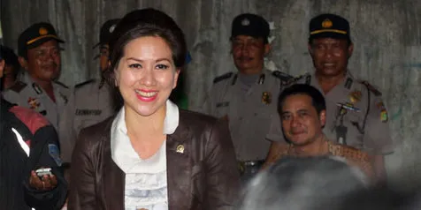 Venna Melinda Sambangi Korban Bullying