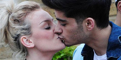 Ups, Asyik Ciuman Celana Dalam Zayn 'One Direction 