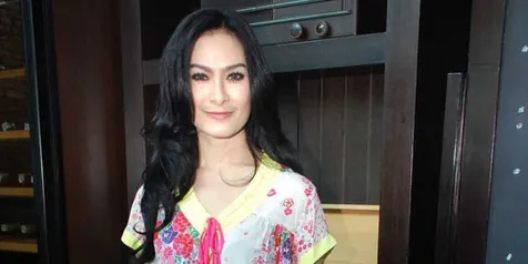 Jarang Bertemu Suami, Rumah Tangga Iis Dahlia Retak 