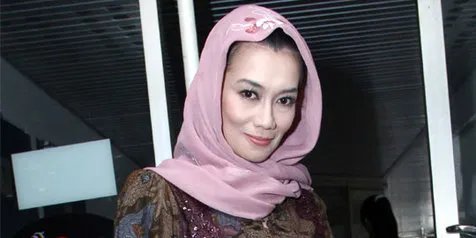 Reza Artamevia saat berjilbab