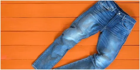 Mengembalikan Bentuk Skinny Jeans 
