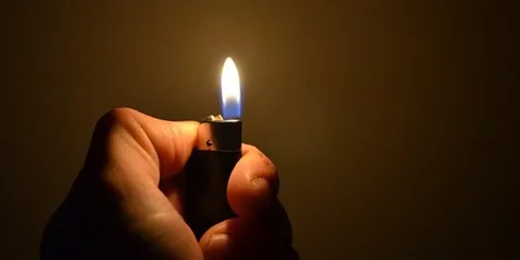 4 Trik Sulap Pakai Korek Gas, Kamu Berani Coba?