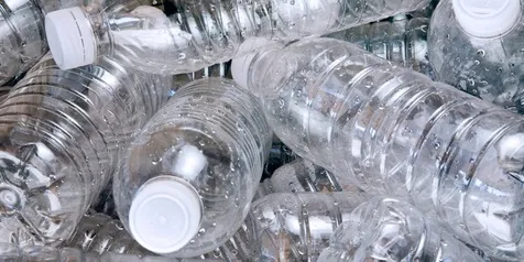 5 Hal Nggak Kepikiran Yang Bisa Dilakukan Dengan Botol Bekas