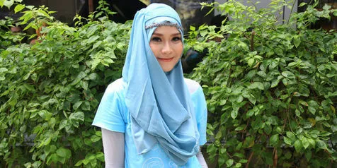 5 Ootd Baju Muslim Zaskia Adya Mecca Sederhana Tapi Super Kece Kapanlagi Com