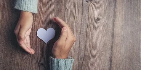 56 Pantun Lucu Cinta Romantis, Menghibur dan Bikin Doi Baper