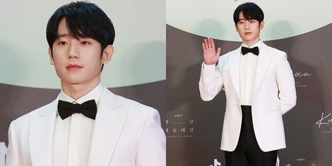 6 Potret Ketampanan Jung Hae In di Red Carpet Baeksang Arts Awards 2020, Pakai Jas Putih Bak Pangeran Kisah Dongeng!