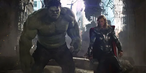 Absen 'CIVIL WAR', Thor & Hulk Malah Santai Ngopi di Australia