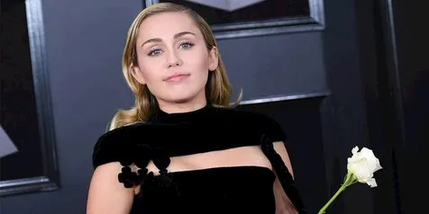 Acara Lindsay Lohan Dikritik, Miley Cyrus Beri Support Manis