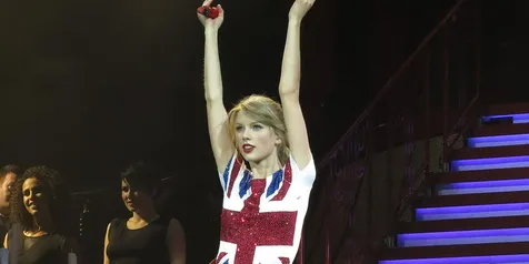 Ada Wajah Raksasa Taylor Swift di Legoland