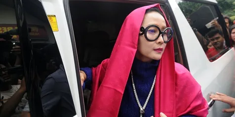 Air Mata Inul Daratista Iringi Kemenangan Inul Vizta Dalam Sidang