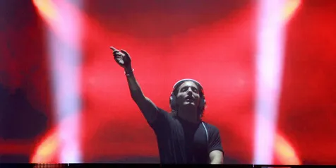 Aksi DJ Tampan Alesso Sukses Bikin Geger Invasion 2015
