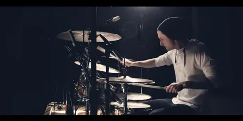 Aksi Luke Holland Bikin Drum Cover Lagu Rich Chigga 'Seventeen'