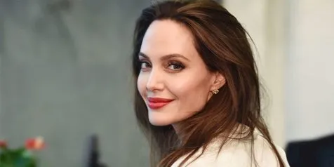 Angelina Jolie & Zahara Dandan Cantik di Red Carpet, Shiloh Tetap Tomboy