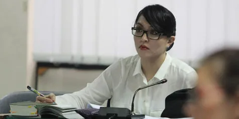 Angie Siap Bikin Tsunami di DPR