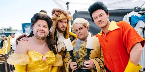 Apa Jadinya Jika Cast 'BEAUTY & THE BEAST' Perform di Jalanan?