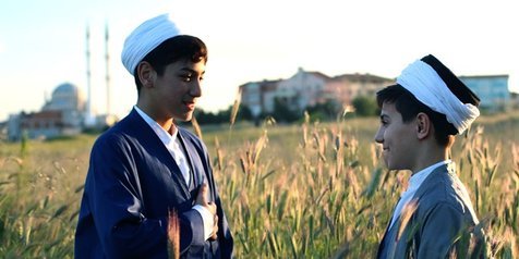 Arti Barakallah Fii Umrik dan Hukum Memberikan Hadiah Ulang Tahun Dalam Islam